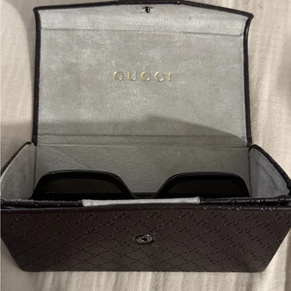 Gucci Sunglasses - Picture 6 of 8